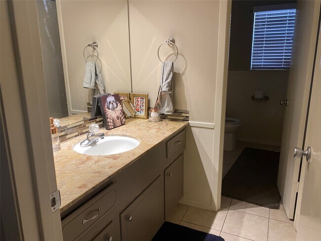 Foto del edificio - 10142 Metronome Dr