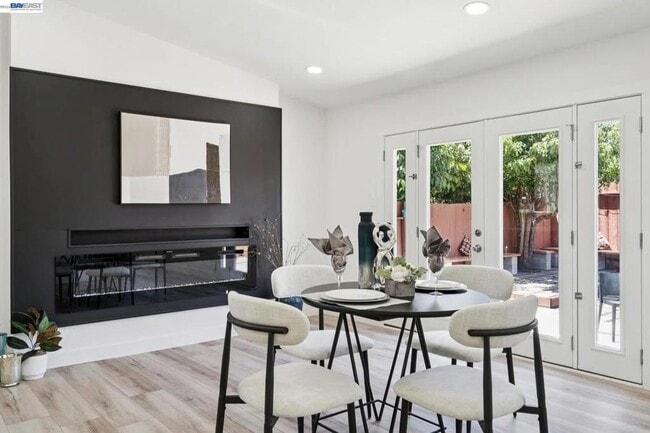 Building Photo - 2800 Seville Cir