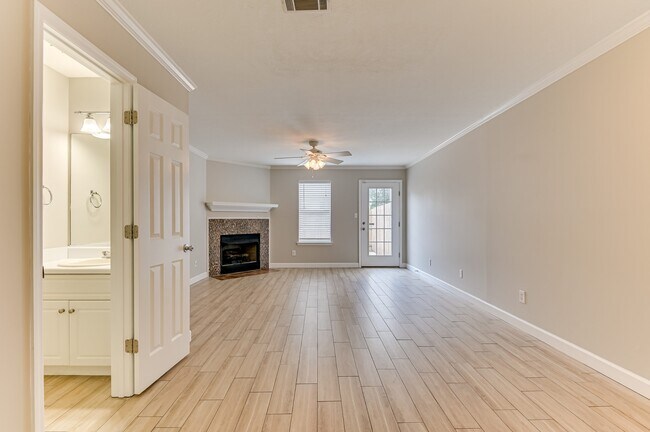 Foto del edificio - 4680 Brookwood Ln
