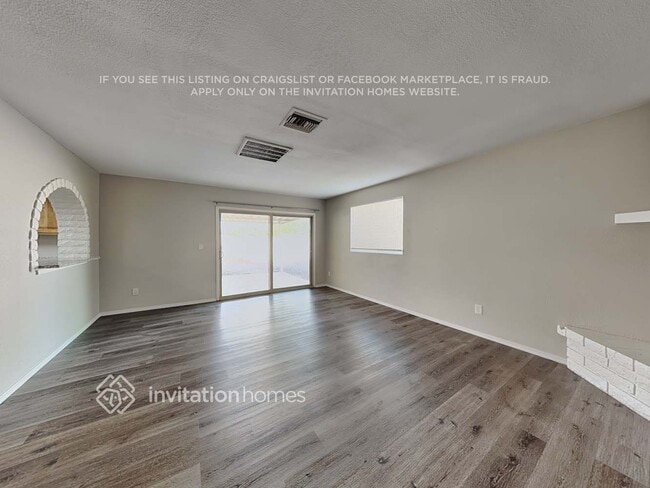 Building Photo - 1624 W Behrend Dr