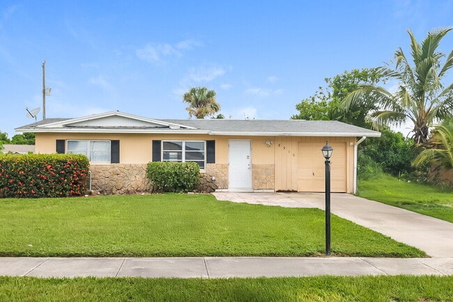 Building Photo - 8910 Cypress Lake Dr