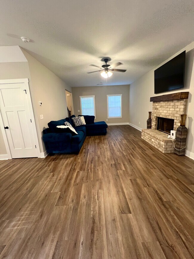 Foto del edificio - 144 Ducati Dr