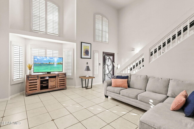 Building Photo - 12728 Tierra Aurora Dr