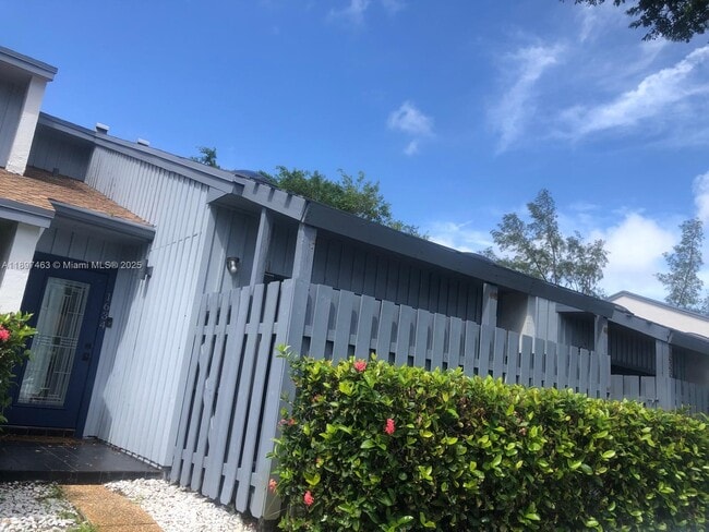 Foto del edificio - 1634 N 15th Terrace