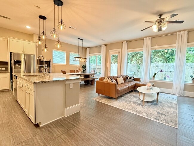 Foto del edificio - 8809 Ashbloom Ln