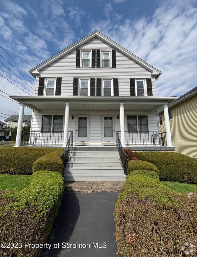 Building Photo - 1444 Thackery St