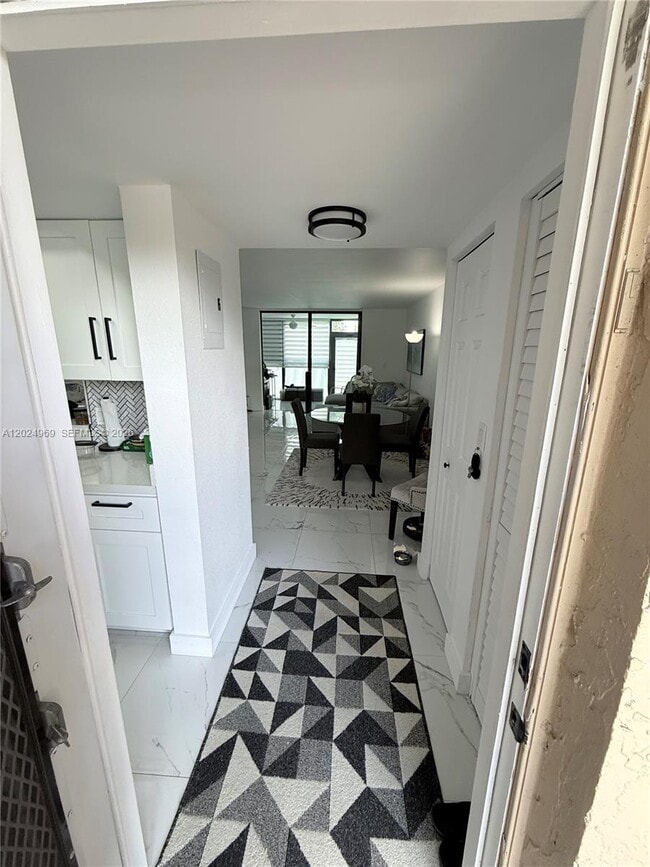 Foto del edificio - 7370 NW 18th St