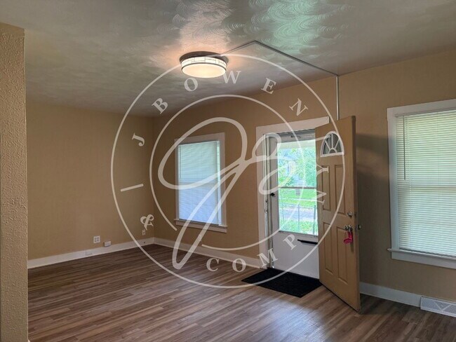 Building Photo - "Charming 3-Bed Home with Spacious Living in South Toledo.