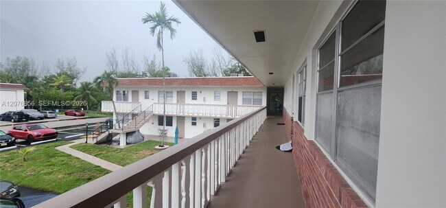 Building Photo - 1555 N 12th Ct