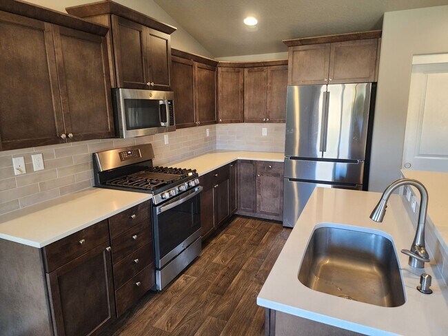 Building Photo - New 3 bedroom Hayden Home