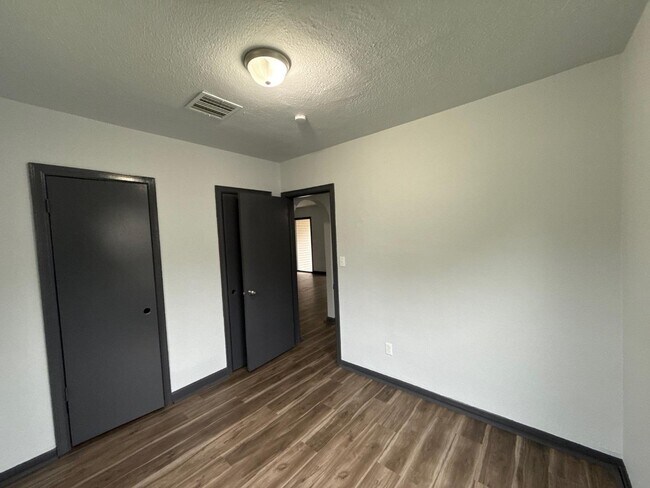 Foto del edificio - 2318 W 33rd St S