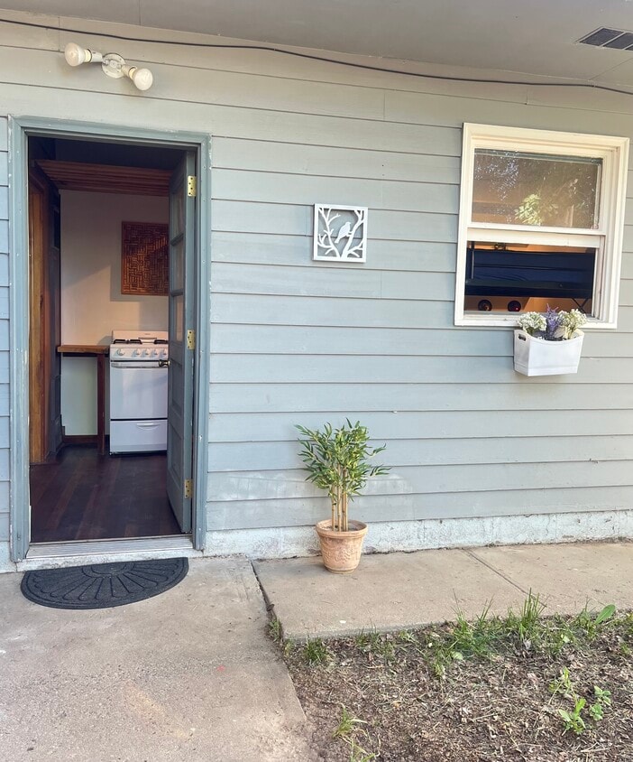 Primary Photo - 700 W Ruby Ave