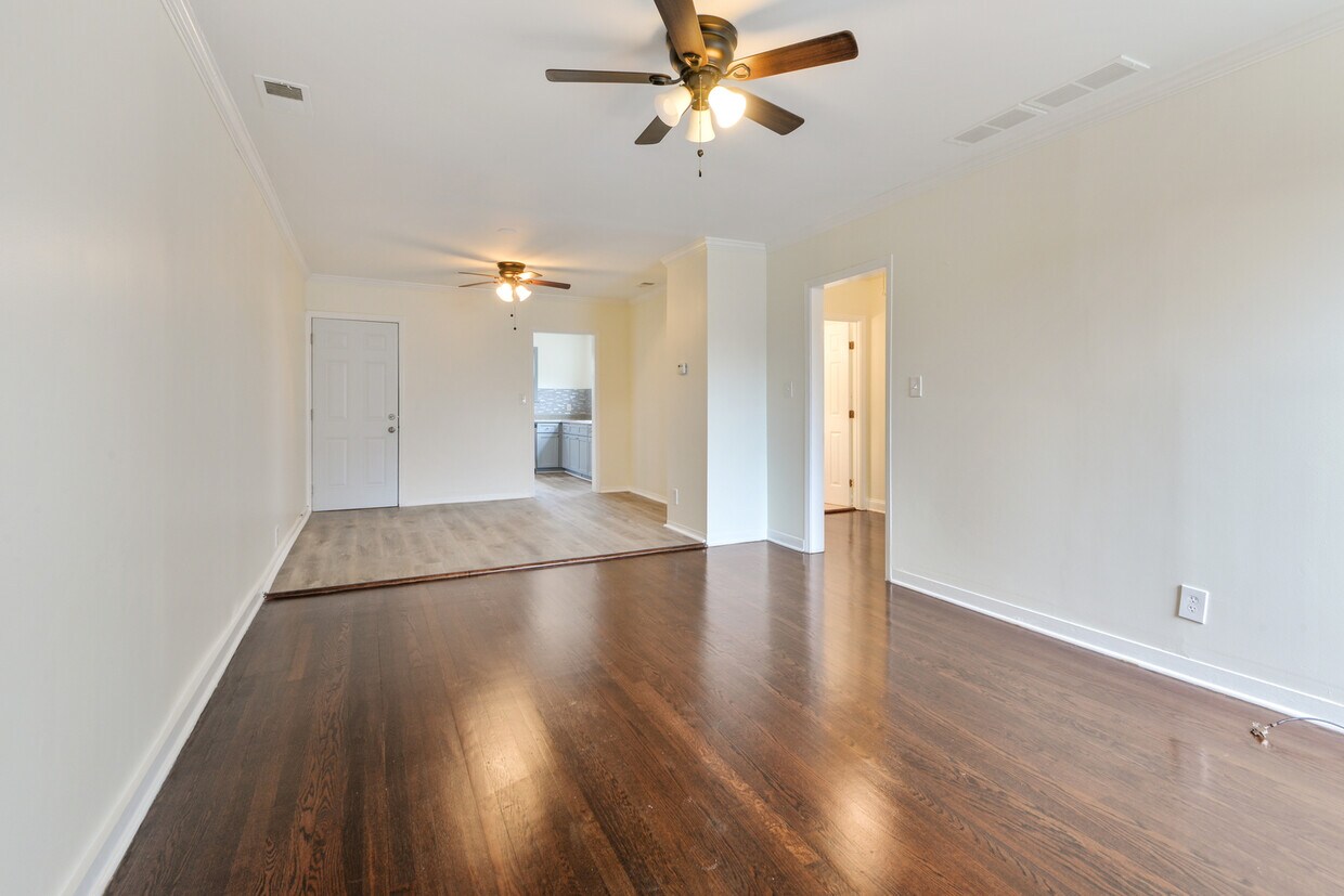 Primary Photo - Charming 2b/1ba Marietta Duplex!!