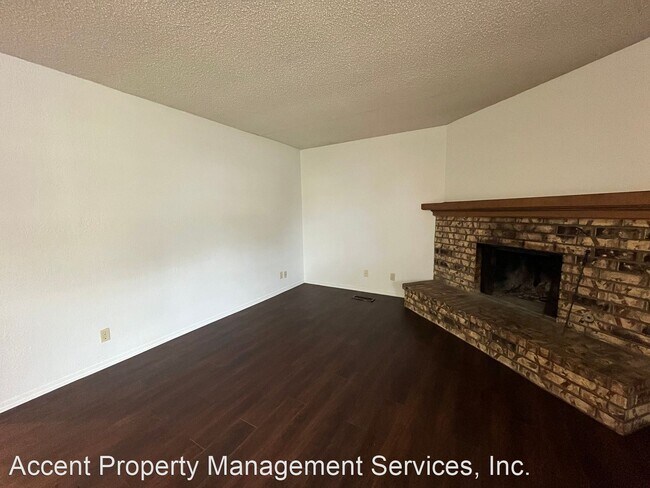 Building Photo - 3 br, 2 bath House - 111 East Canton Street