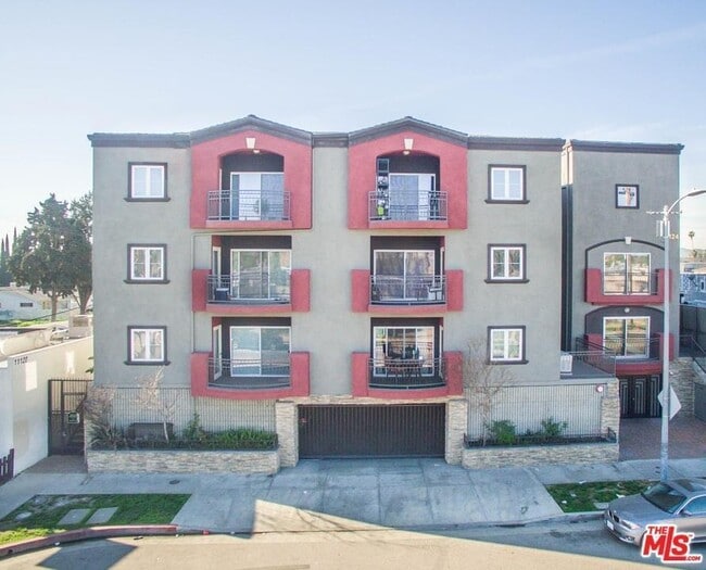 Building Photo - CONDO in Prime NOHO Art District