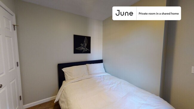 Foto del edificio - Room in Shared 3 bed/1 bath home