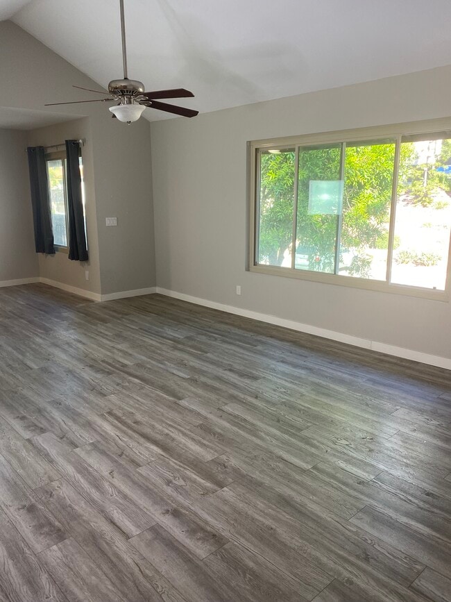 Foto del edificio - 355 Windy Ln