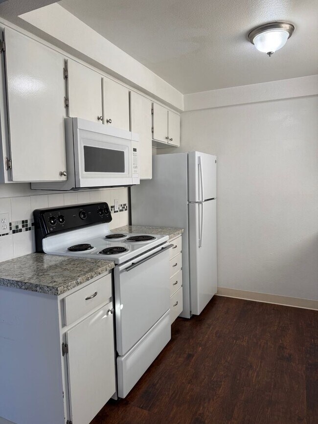 Foto del edificio - 1/2 off 1st Month's Rent - Cute Two Bedroom With Detached Garage