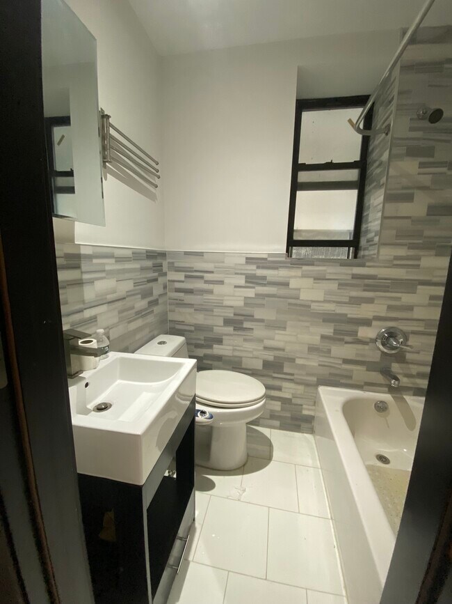 Foto del edificio - 302 W 114th St