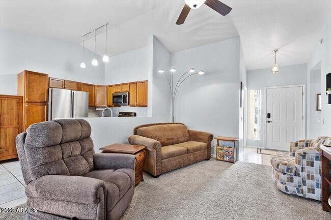 Foto del edificio - 1830 E Westchester Dr