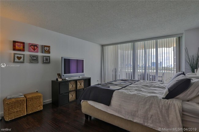 Foto del edificio - 1 br, 1.5 bath Condo - 11 Island Ave Apt 1002
