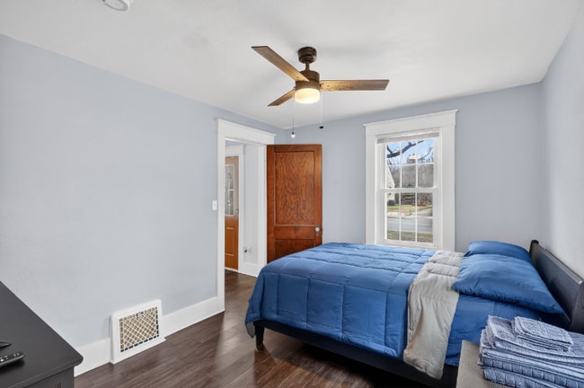 Building Photo - 430 N Linden St