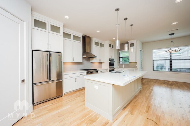 Foto del edificio - 4216 Bowser Ave