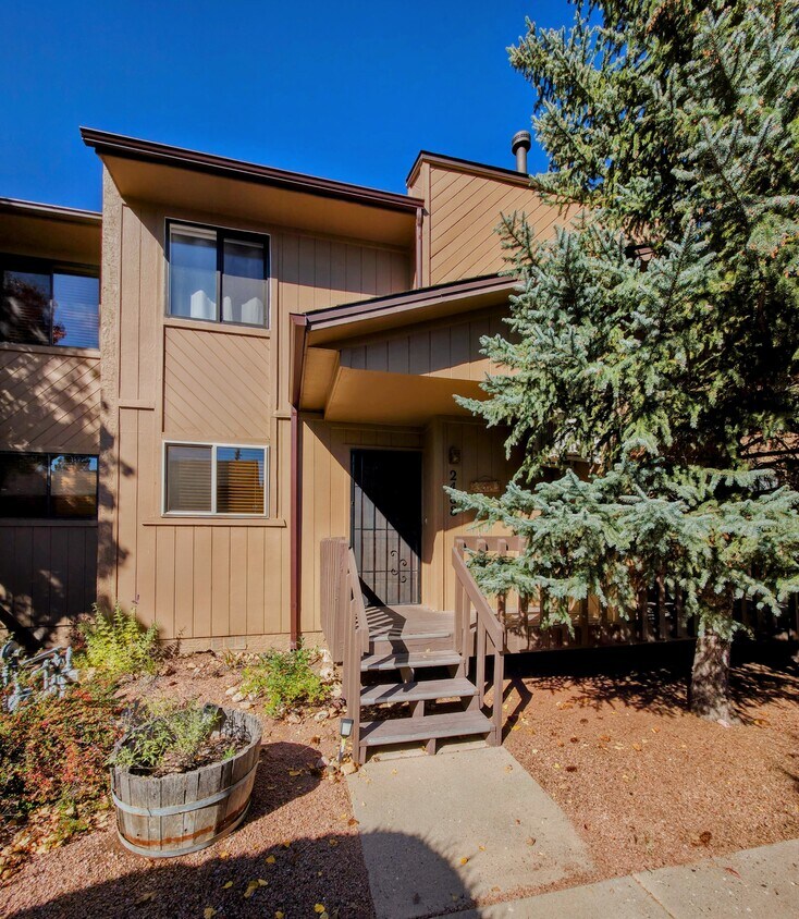 Foto principal - 2488 N Whispering Pines Way