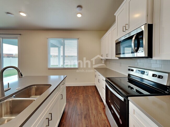 Foto del edificio - 1052 S Woodsome Ave