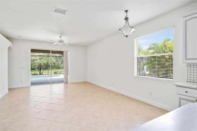 Building Photo - 2205 Weaver Bird Ln