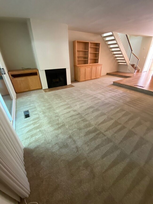 Foto del edificio - $4900-  Mountain View Townhouse-2 bedroom 2.5 bath.