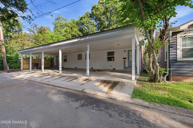 Building Photo - 104 Howard Ave