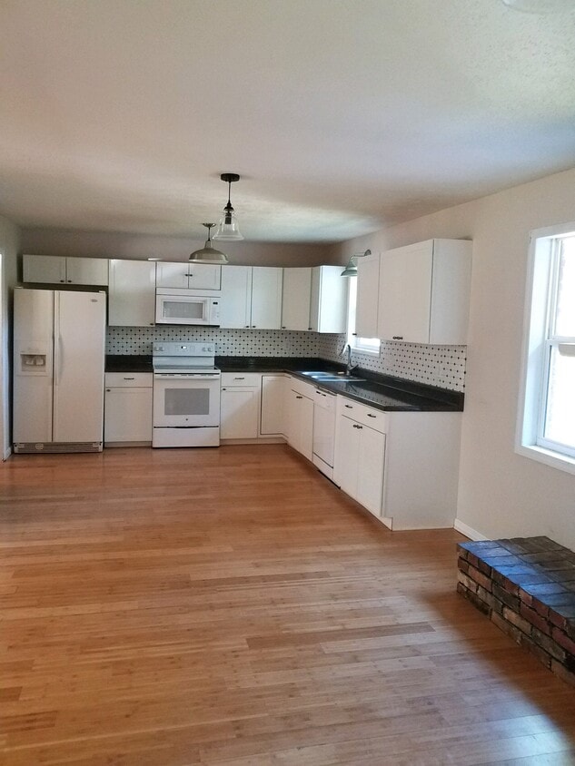 Foto del edificio - 5015 Buggy Ln