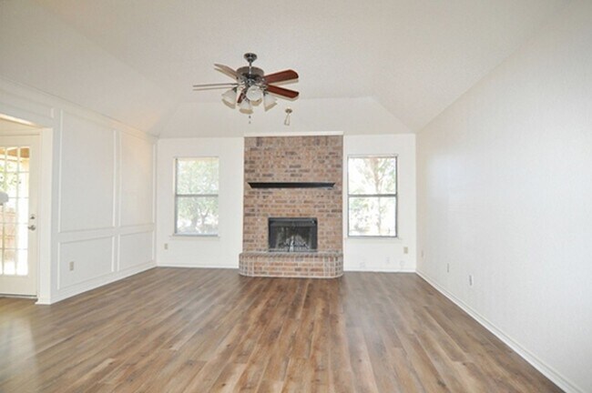 Building Photo - COMING SOON/VIEW NOW - Beautiful Euless Home in GCISD – Updated & Move-In Ready!