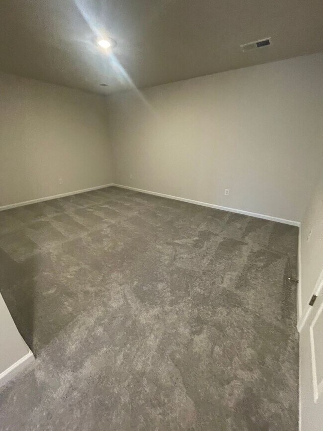 Foto del edificio - New Construction 4 Bedroom 3 Bath Townhome in the Stoneledge Community in Fountain Inn