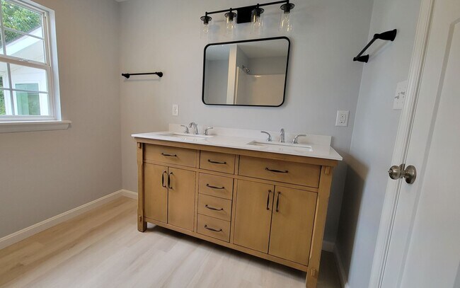 Foto del edificio - Remodeled Single Family home in Milton