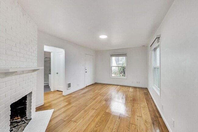 Photo - 1213 University Ave Apartment