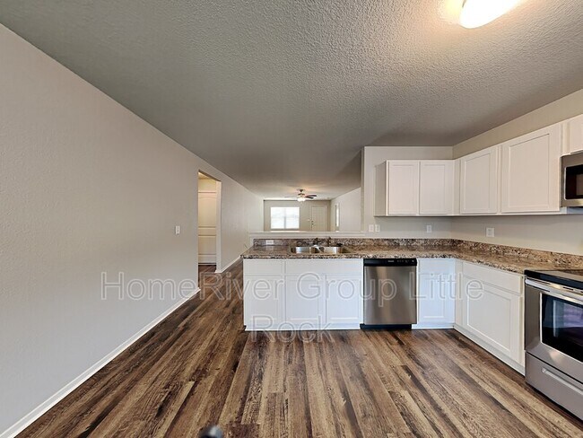 Building Photo - 10024 Valley Ridge Dr