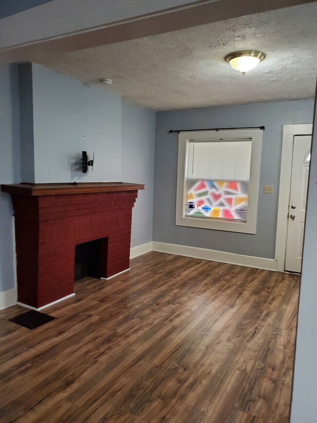 Foto del edificio - 524 E Tompkins St