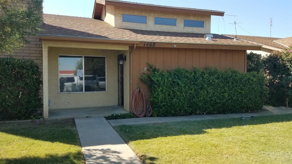 Primary Photo - 1360 E North Way