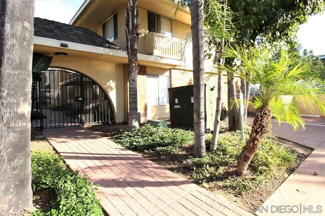 Building Photo - 455 Ballantyne St