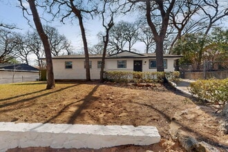 Building Photo - 1900 Mimosa Dr
