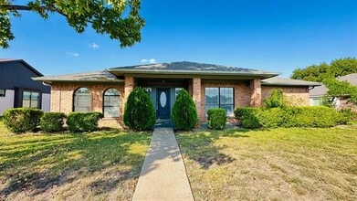 Building Photo - 813 Sandhurst Dr