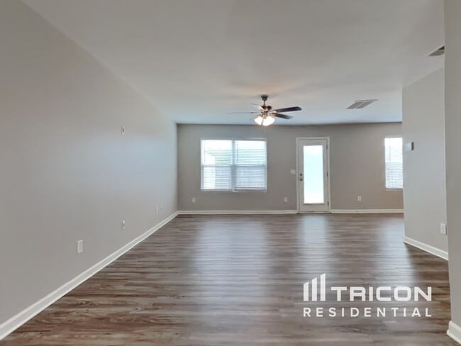 Foto del edificio - 335 Thistle Downs Dr