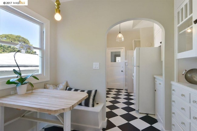 Building Photo - 4121 Greenwood Ave