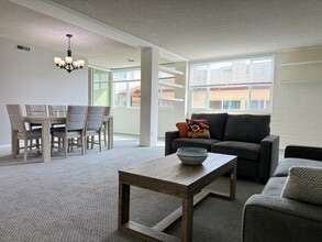 Building Photo - 540 Kelton Ave