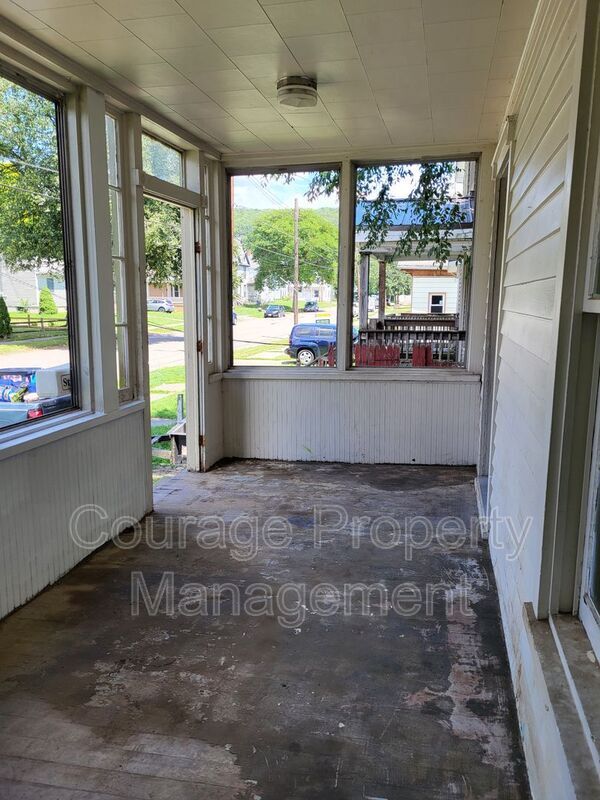 Foto del edificio - 404 Linden Pl