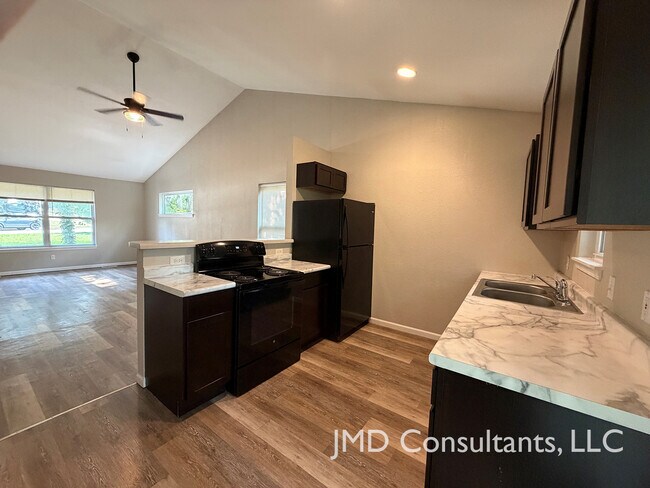 Foto del edificio - 1331 Valley Creek Ln