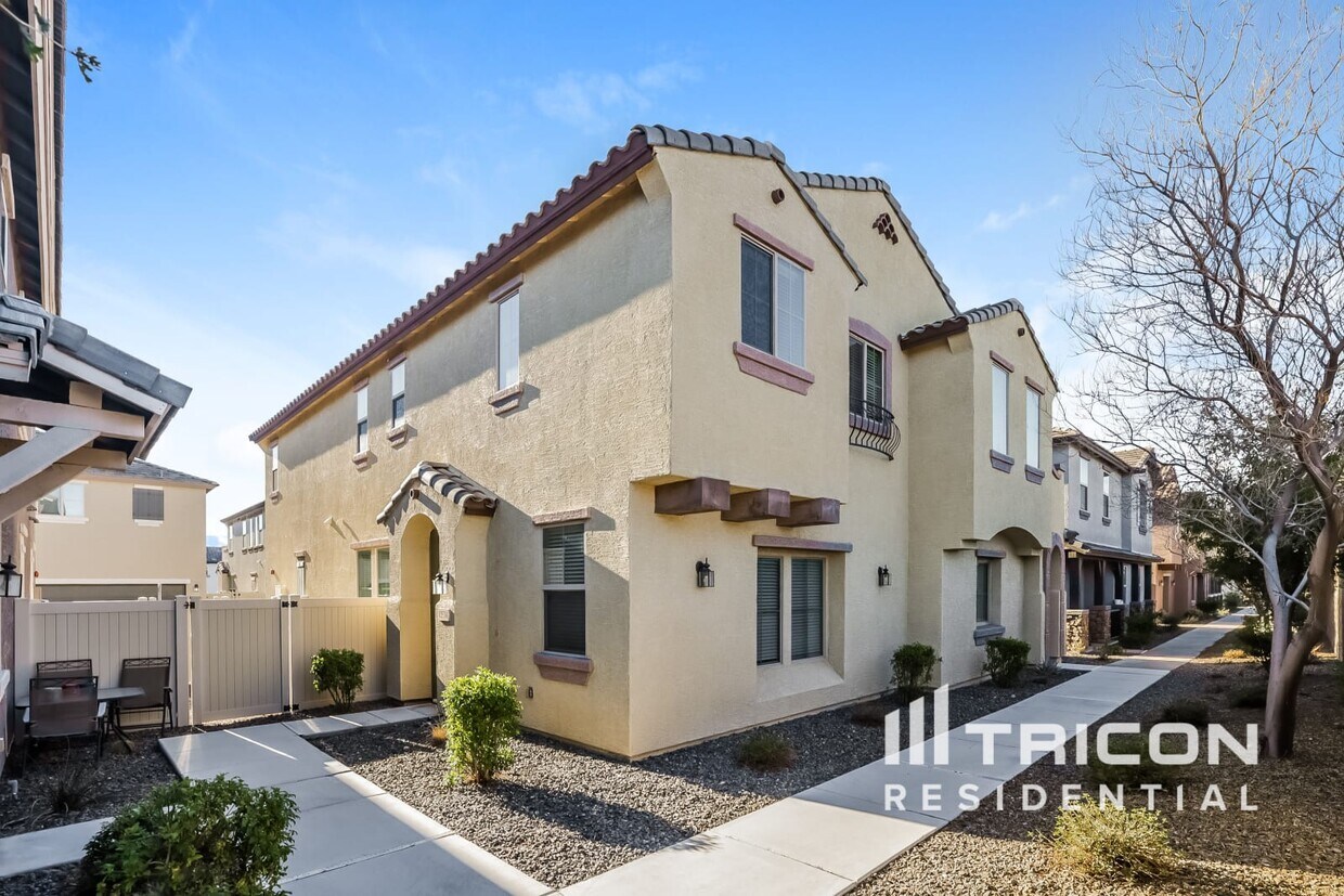 12538 W Hummingbird Terrace Peoria AZ Townhome Rentals in Peoria AZ