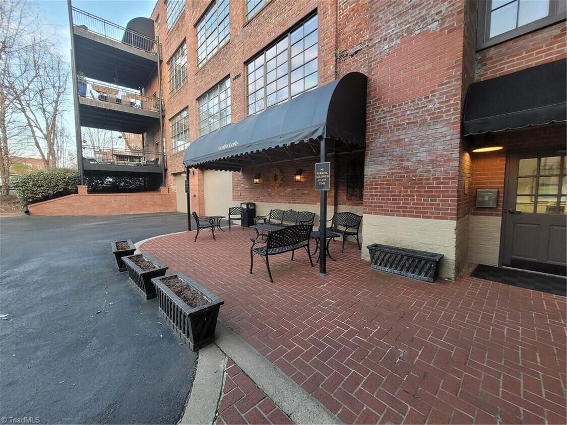 Primary Photo - Great Condo in Downtown Mount Airy